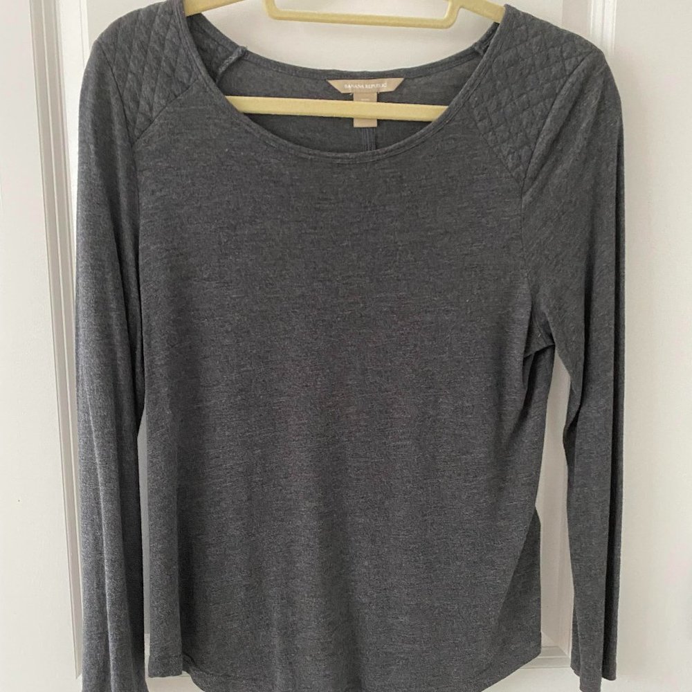 Banana Republic Long Sleeved Gray Shirt with Textured Shoulder Design